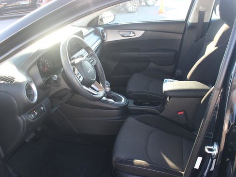 Used 2023 Kia Forte LXS w/ LXS Technology Package image 12