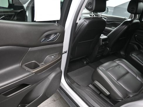 Used 2019 GMC Acadia SLT image 17