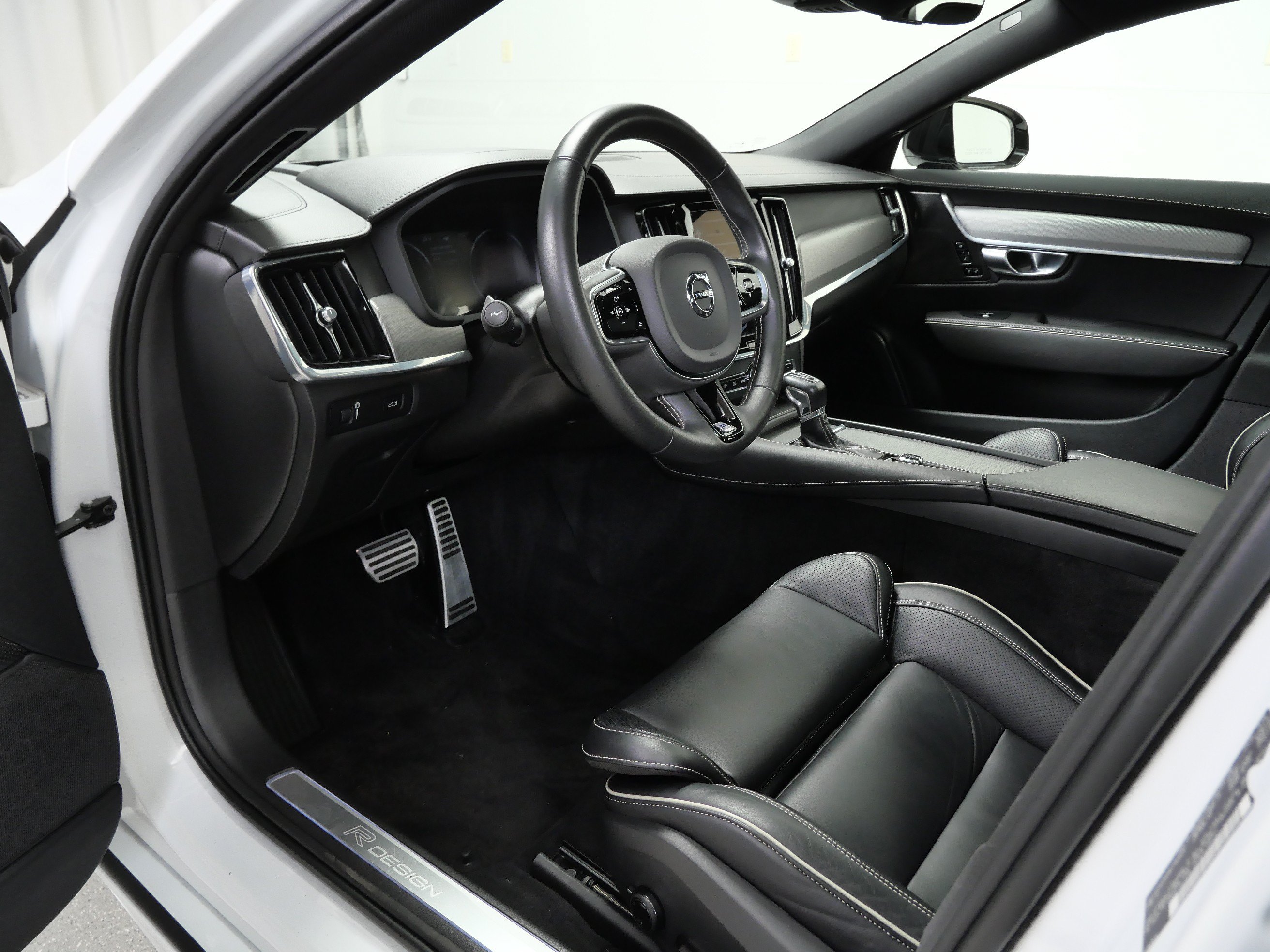 Used 2020 Volvo S90 T6 R-Design AWD/4WD image 14