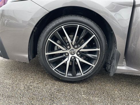 Used 2022 Toyota Camry SE w/ Cold Weather Package image 9