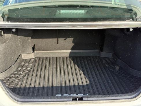 Used 2021 Toyota Camry SE image 10