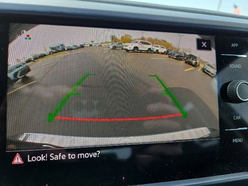 Used 2023 Volkswagen Taos SE w/ Panoramic Sunroof Package FWD image 17