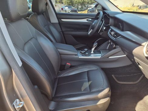 Used 2019 Alfa Romeo Stelvio Ti w/ TI Performance Package AWD/4WD image 13