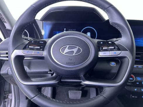 Used 2025 Hyundai Elantra SEL image 15