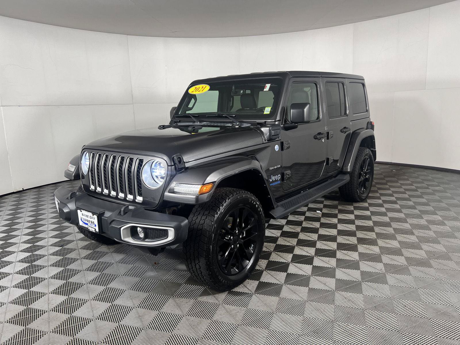 Used 2021 Jeep Wrangler Unlimited Sahara w/ Cold Weather Group AWD/4WD image 6