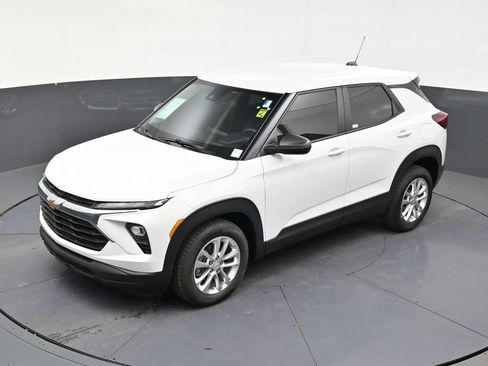 Used 2025 Chevrolet TrailBlazer LS FWD image 12