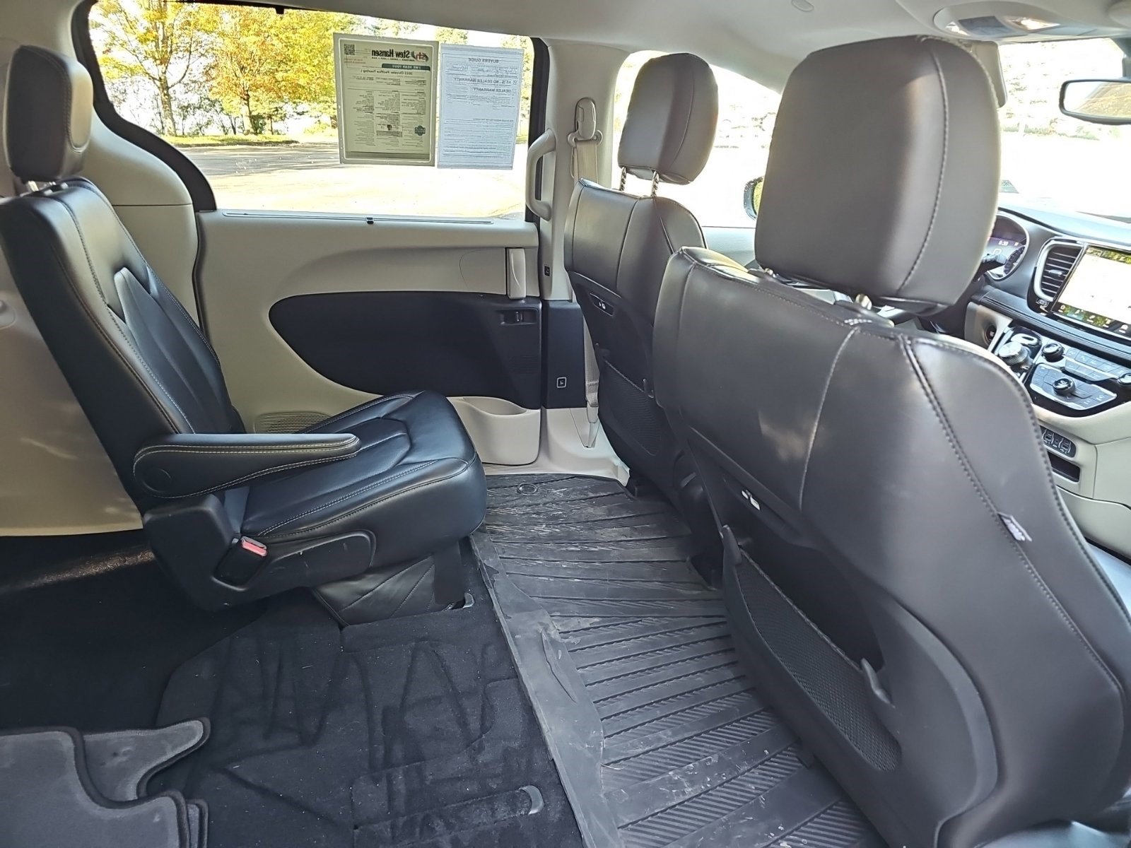 Used 2023 Chrysler Pacifica Touring-L w/ Road Tripper Package AWD/4WD image 15