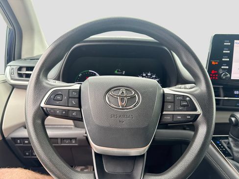 Used 2021 Toyota Sienna LE AWD/4WD image 13