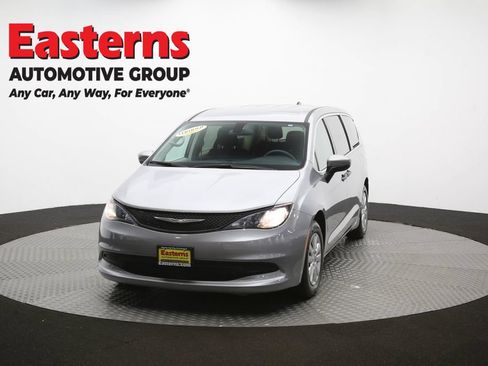 Used 2021 Chrysler Voyager L FWD image 52
