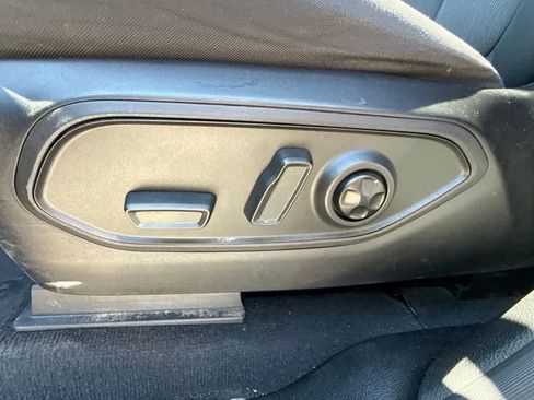 Used 2023 Jeep Grand Cherokee L Laredo RWD image 18