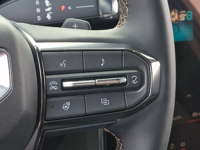 Used 2025 GMC Acadia AT4 w/ Super Cruise Package AWD/4WD image 8
