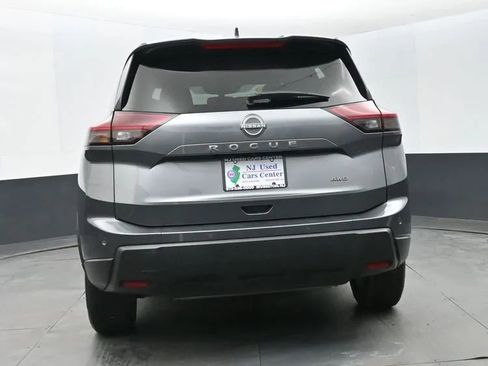 Used 2025 Nissan Rogue SV image 8