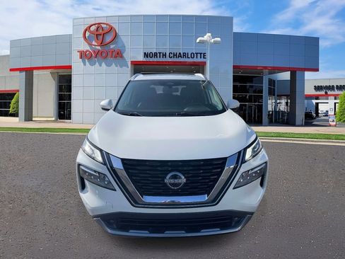 Used 2022 Nissan Rogue SL w/ SL Premium Package image 3