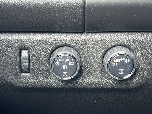 Used 2018 Chevrolet Colorado LT w/ LT Convenience Package image 12