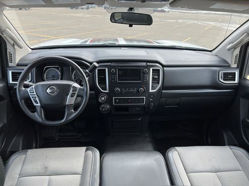 Used 2019 Nissan Titan S image 37
