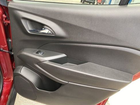 Used 2024 Chevrolet Trax RS w/ Driver Confidence Package image 30