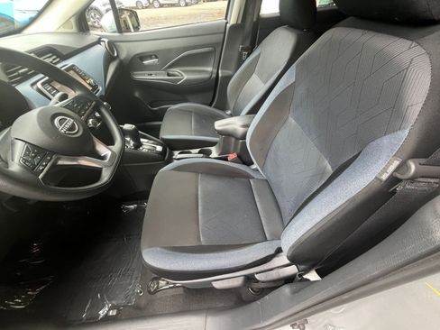 Used 2025 Nissan Versa SV FWD image 27
