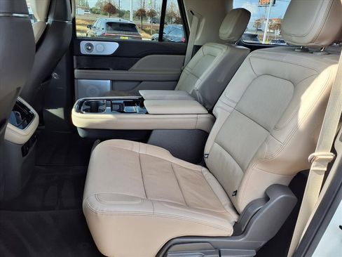 Used 2022 Lincoln Navigator L Reserve image 23