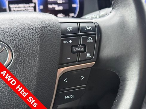 Used 2023 Toyota Crown XLE image 21