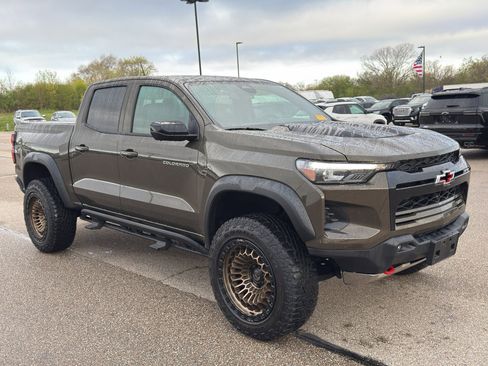 Used 2025 Chevrolet Colorado ZR2 w/ Technology Package AWD/4WD image 8