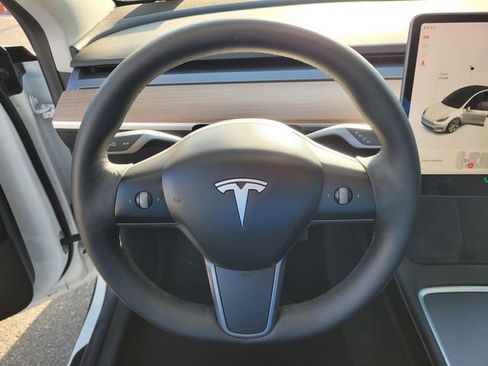 Used 2021 Tesla Model Y Long Range AWD/4WD image 18