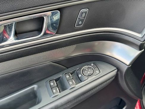 Used 2019 Ford Explorer XLT w/ Equipment Group 202A image 14