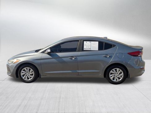 Used 2017 Hyundai Elantra SE FWD image 2