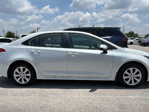 Used 2026 Toyota Corolla LE FWD image 4