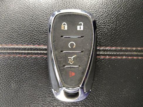 Used 2022 Chevrolet Equinox RS w/ LPO, Floor Liner Package image 32