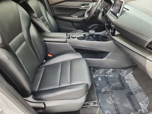 Used 2021 Nissan Rogue SV w/ Premium Package image 13