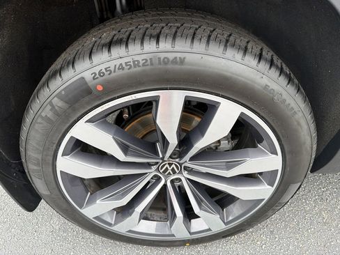 Used 2021 Volkswagen Atlas Cross Sport SEL R-Line FWD image 17