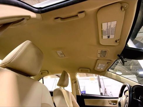 Used 2017 Toyota Corolla LE image 13