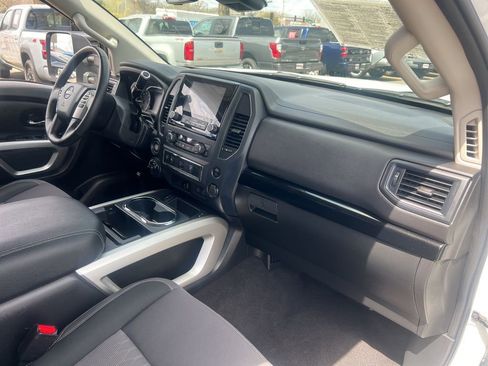 Used 2024 Nissan Titan SV w/ SV Convenience Package image 21