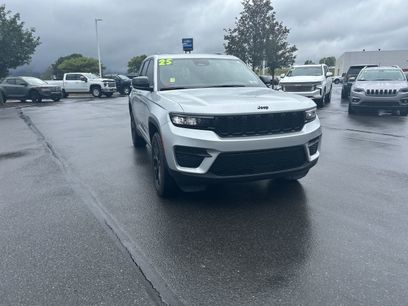 Used 2025 Jeep Grand Cherokee Altitude