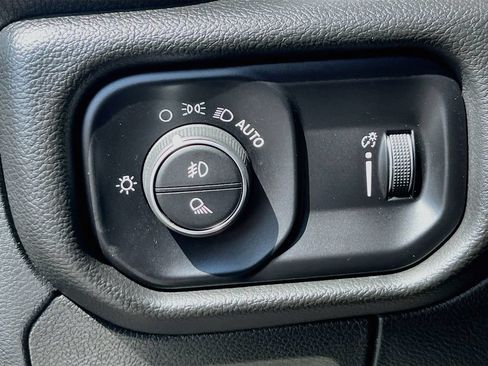 Used 2022 RAM 1500 Big Horn AWD/4WD image 10