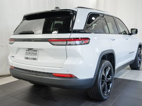 Used 2023 Jeep Grand Cherokee Altitude AWD/4WD image 4