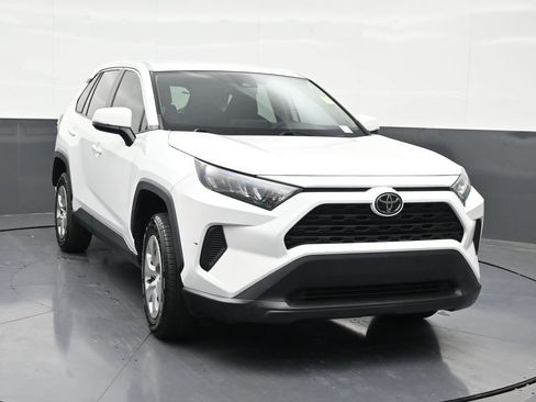 Used 2022 Toyota RAV4 LE AWD/4WD image 8