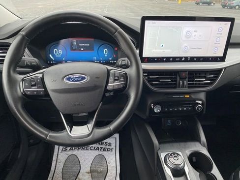 Used 2023 Ford Escape Platinum image 7