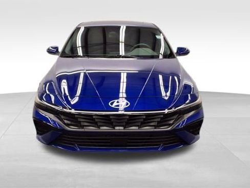 Used 2025 Hyundai Elantra SEL image 2