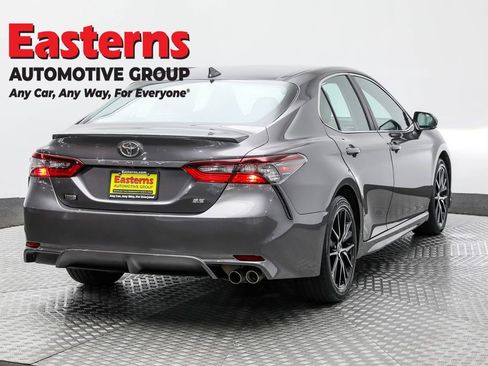Used 2023 Toyota Camry SE image 5