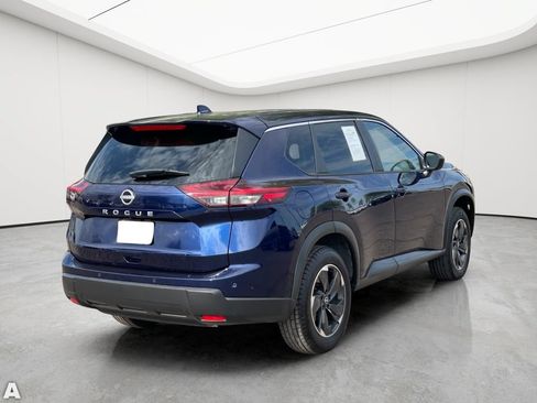 Used 2025 Nissan Rogue SV FWD image 5
