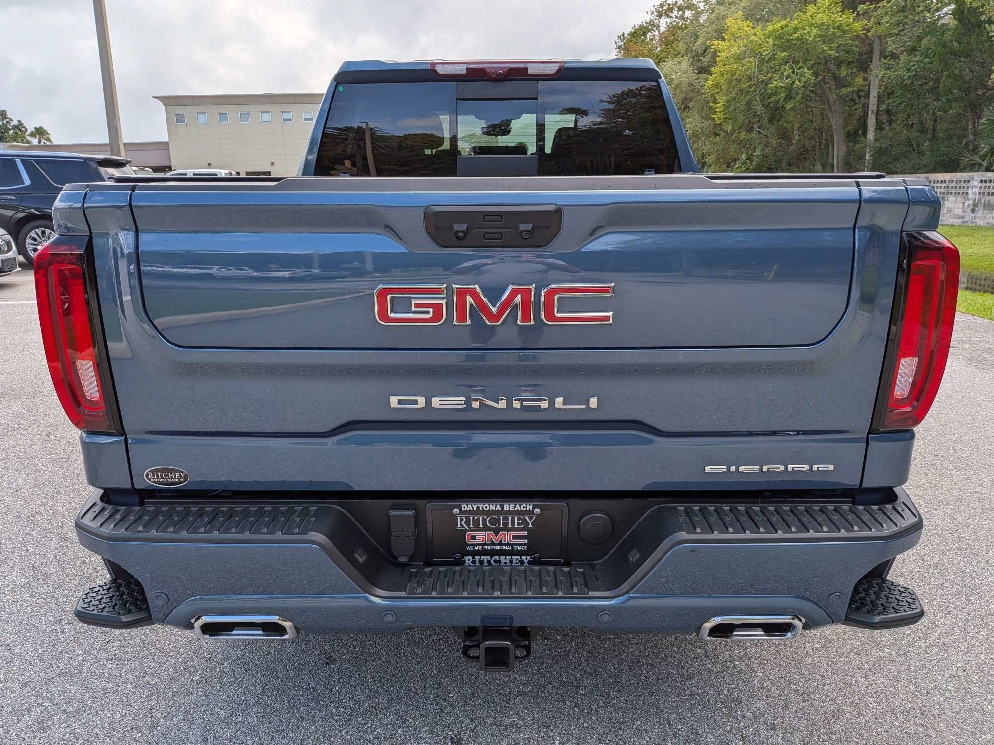 Used 2025 GMC Sierra 1500 Denali AWD/4WD image 5