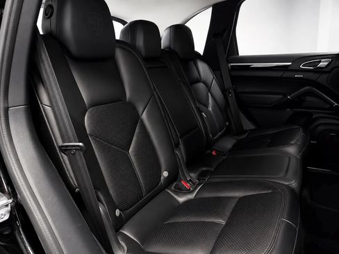 Used 2017 Porsche Cayenne AWD/4WD image 23