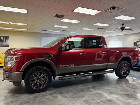 Used 2019 Nissan Titan Platinum Reserve image 13