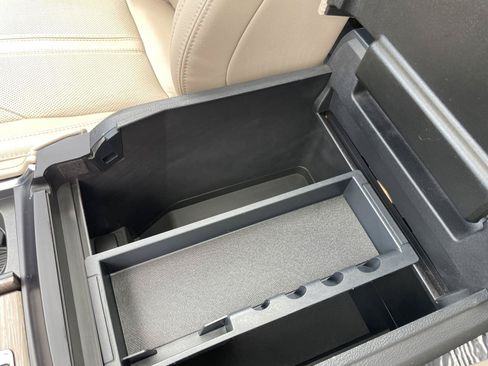 Used 2023 Ford Expedition Limited RWD image 23