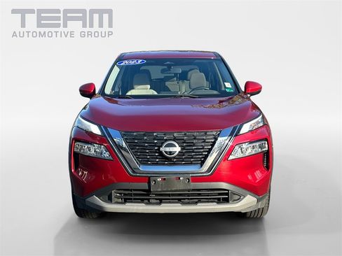 Used 2023 Nissan Rogue SV image 2