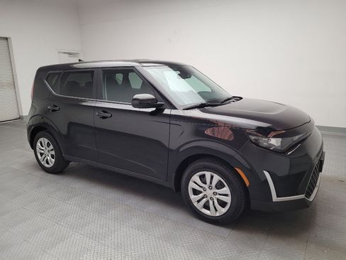 Used 2023 Kia Soul LX image 11