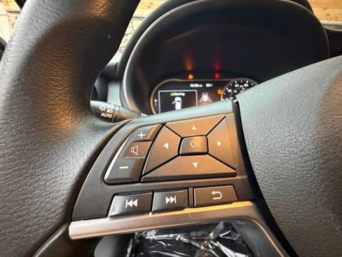 Used 2020 Nissan Kicks SV FWD image 24