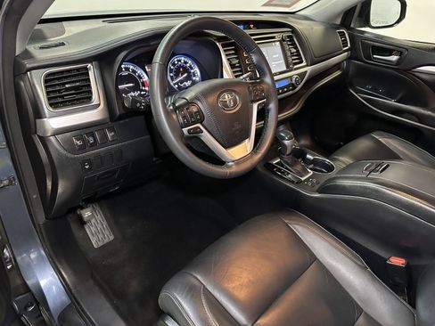 Used 2017 Toyota Highlander XLE AWD/4WD image 12