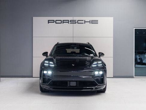 Certified 2025 Porsche Macan Turbo Electric AWD/4WD image 10